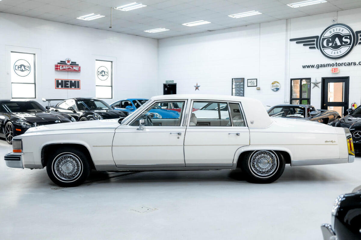 1984 Cadillac Fleetwood Brougham Sedan - photo 5