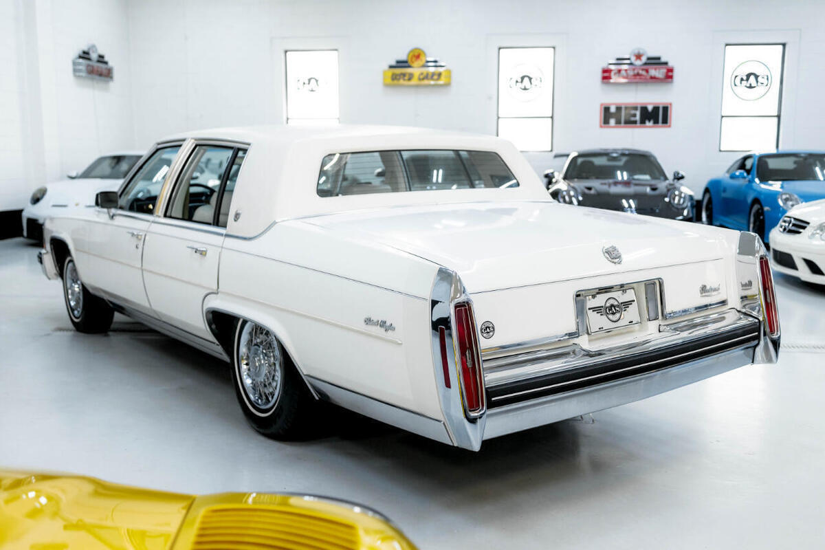 1984 Cadillac Fleetwood Brougham Sedan - photo 6