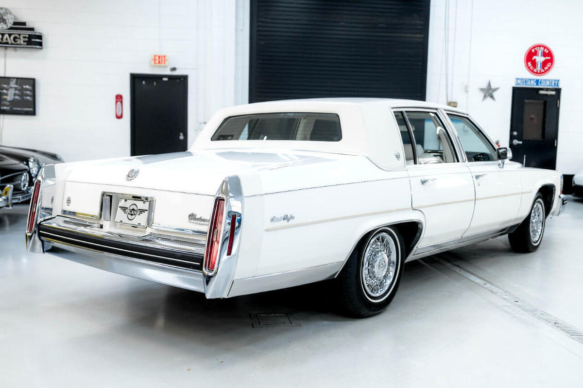 1984 Cadillac Fleetwood Brougham Sedan - photo 8
