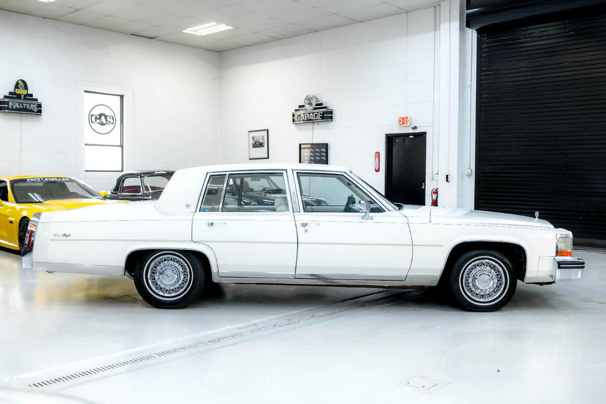 1984 Cadillac Fleetwood Brougham Sedan - photo 9