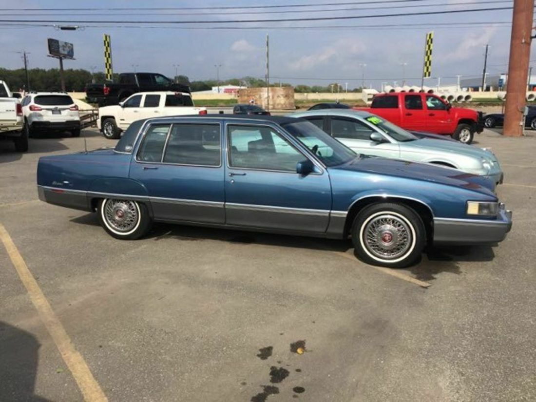 Cadillac just a good  running caddy , needs a head liner and  a/c  serviced 1989 Cadillac Fleetwood v8 sedan caddy