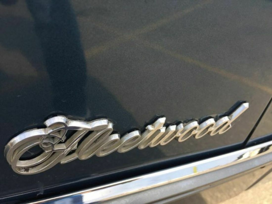 1989 Cadillac Fleetwood v8 sedan caddy - photo 11