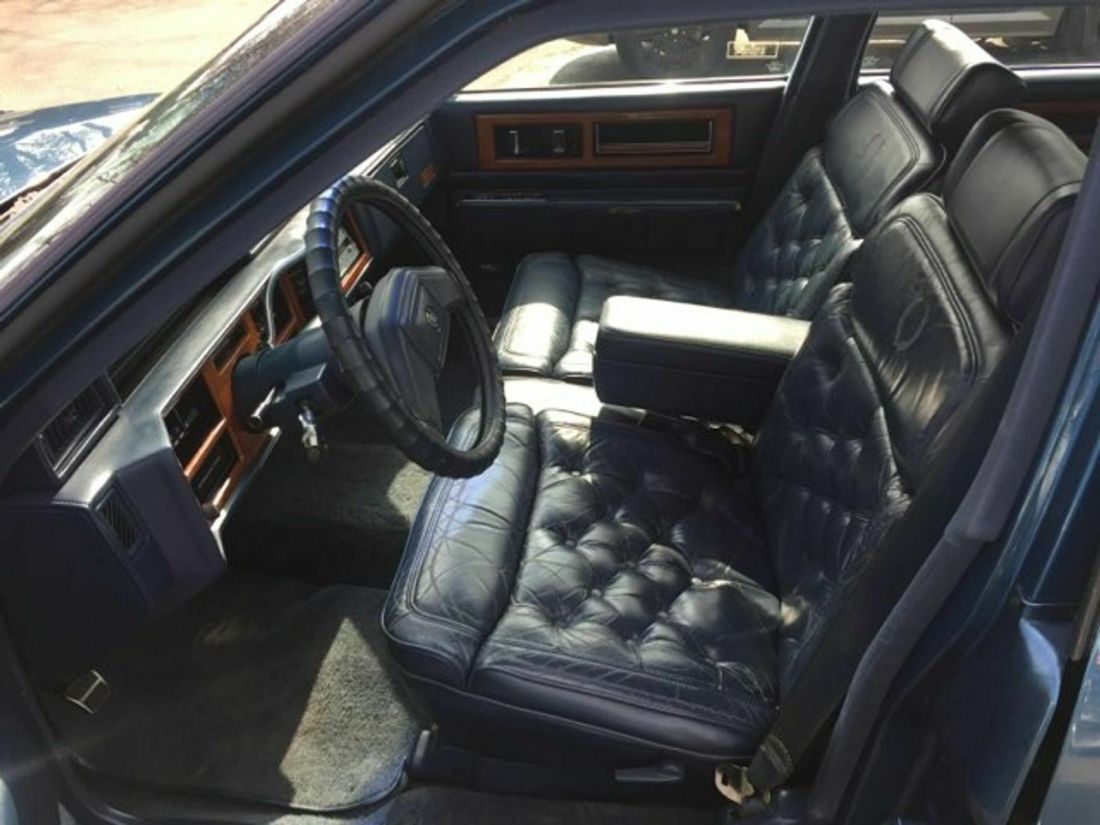 1989 Cadillac Fleetwood v8 sedan caddy - photo 12