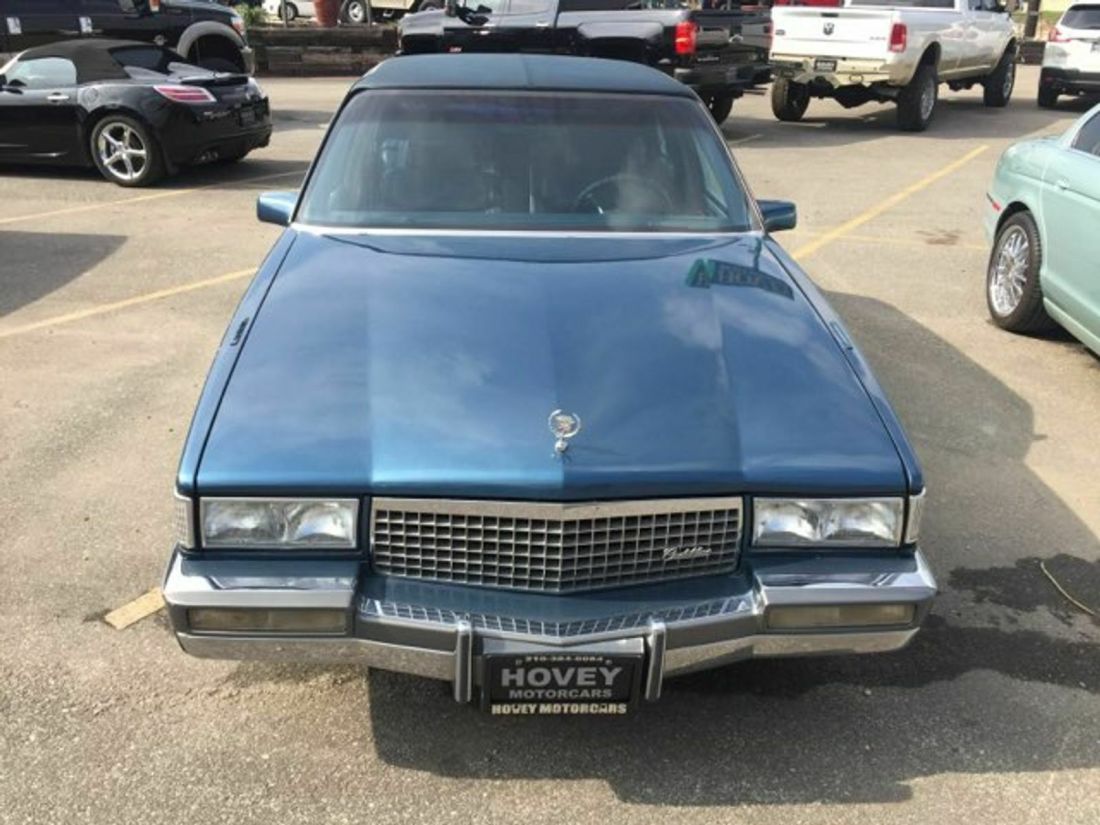 1989 Cadillac Fleetwood v8 sedan caddy - photo 3