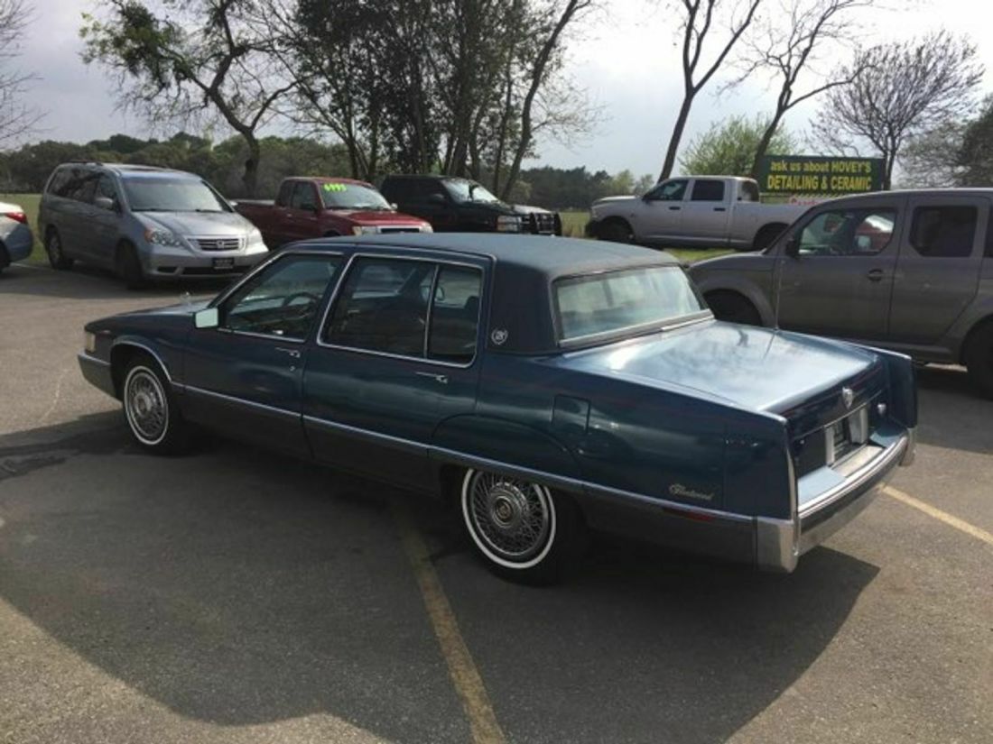 1989 Cadillac Fleetwood v8 sedan caddy - photo 5