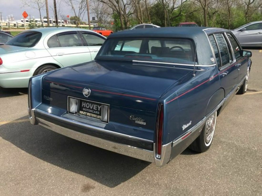 1989 Cadillac Fleetwood v8 sedan caddy - photo 9