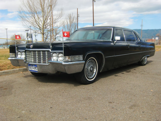 Cadillac limousine 1969 with partition window 1969 Cadillac Fleetwood 75 series limousine