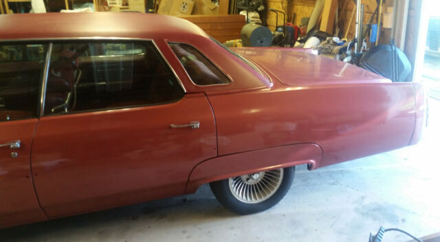 1975 Cadillac DeVille Sedan - photo 2