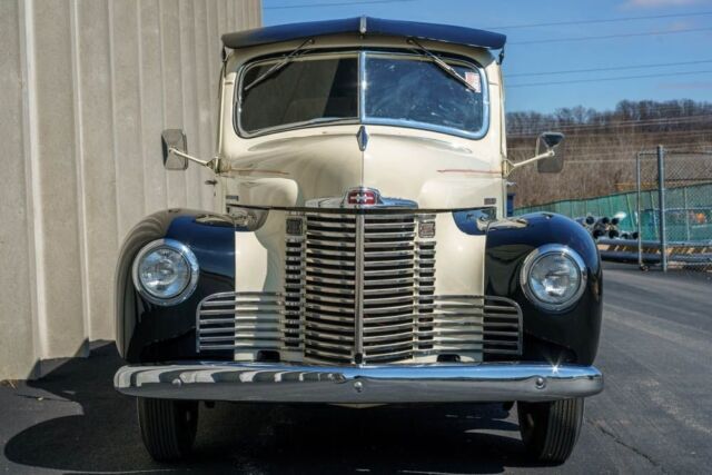 1947 International Harvester KB1 Panel Truck - photo 2