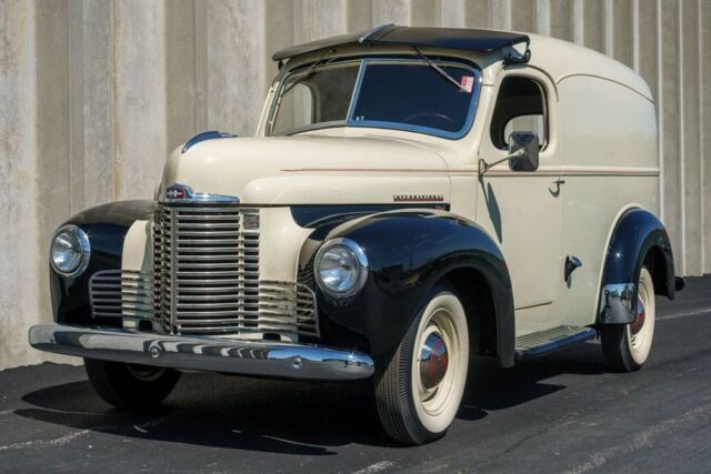 1947 International Harvester KB1 Panel Truck - photo 3