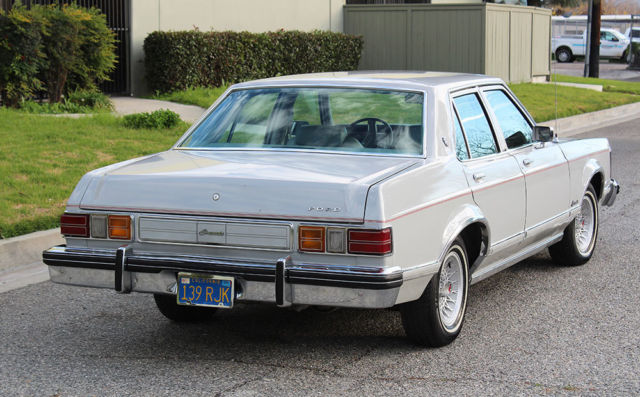 1976 Ford Granada V-8 Ghia - photo 11
