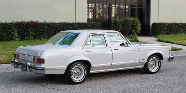1976 Ford Granada V-8 Ghia - photo 12