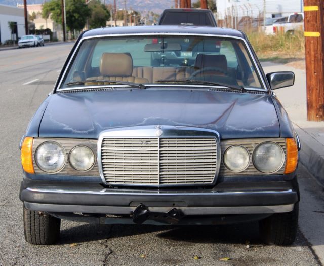 1980 Mercedes-Benz 200-Series California Original, Needs TLC, NO RESERVE - photo 2