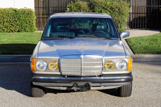 1982 Mercedes-Benz 300-Series Turbo Diesel, 100% Rust Free (310) 259-5383 - photo 4