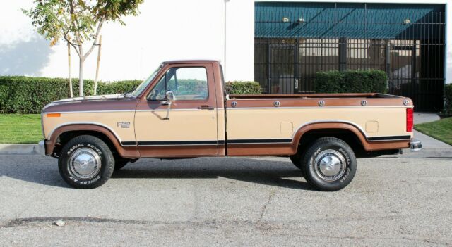 1984 Ford F-250 XLT Diesel 19k Orig Miles, Rust Free (833)225-4227 - photo 8