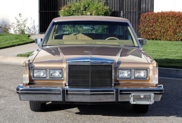 California Original, 1984 Lincoln Town Car, 69k Orig Miles, "FREE SHIPPING" 1984 Lincoln Town Car "FREE SHIPPING" 69k Orig miles, 100% Rust Free