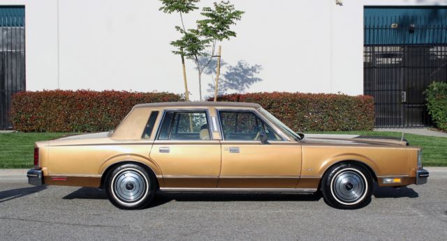 1984 Lincoln Town Car "FREE SHIPPING" 69k Orig miles, 100% Rust Free - photo 4
