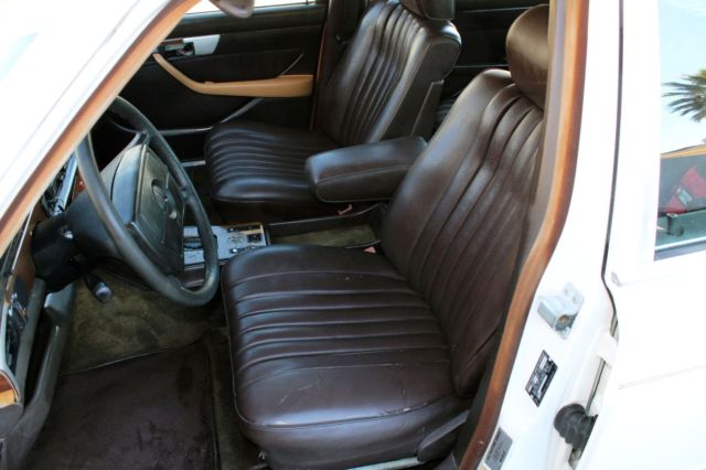 1985 Mercedes-Benz 300-Series Runs A+, Needs TLC, No Reserve - photo 11