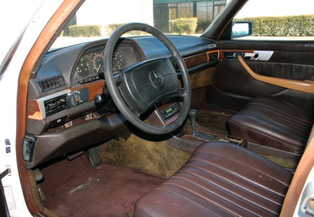 1985 Mercedes-Benz 300-Series Runs A+, Needs TLC, No Reserve - photo 12