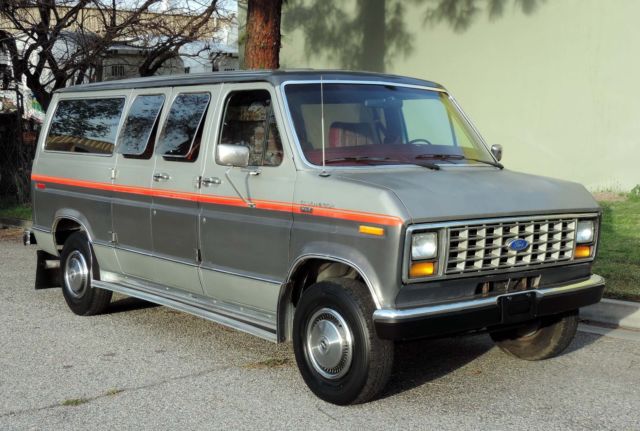 1986 Ford E-Series Van 250 XLT Diesel Super Club (11 Pass) Wagon