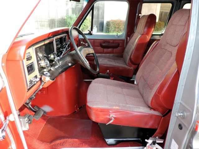 1986 Ford E-Series Van 250 XLT Diesel Super Club (11 Pass) Wagon - photo 12