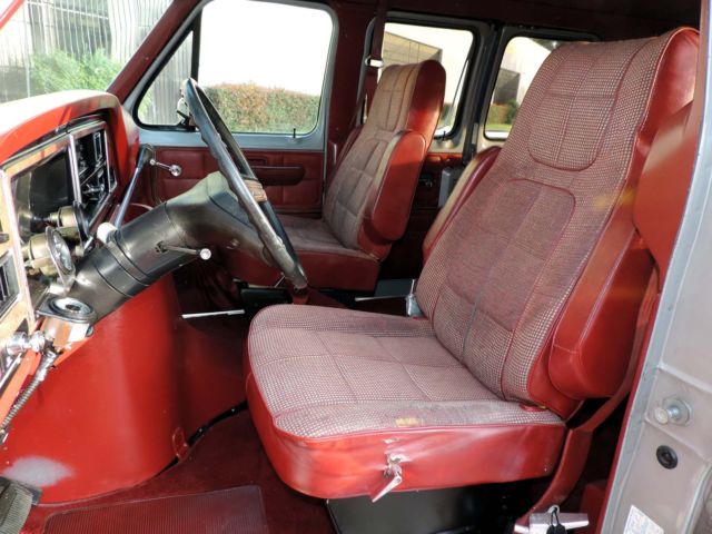 1986 Ford E-Series Van 250 XLT Diesel Super Club (11 Pass) Wagon - photo 13