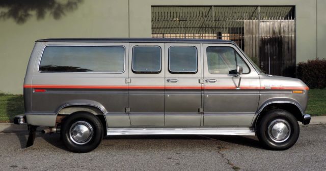 1986 Ford E-Series Van 250 XLT Diesel Super Club (11 Pass) Wagon - photo 4