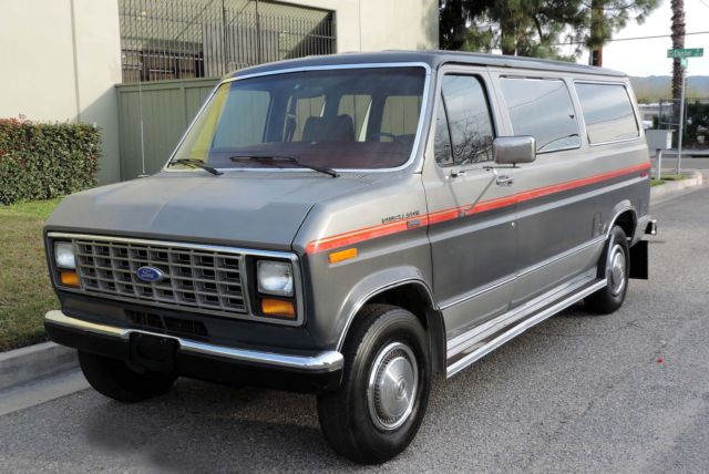 1986 Ford E-Series Van 250 XLT Diesel Super Club (11 Pass) Wagon - photo 6