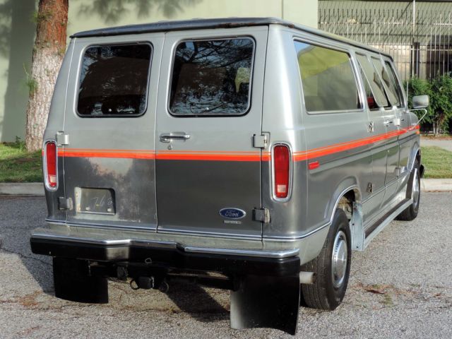 1986 Ford E-Series Van 250 XLT Diesel Super Club (11 Pass) Wagon - photo 9