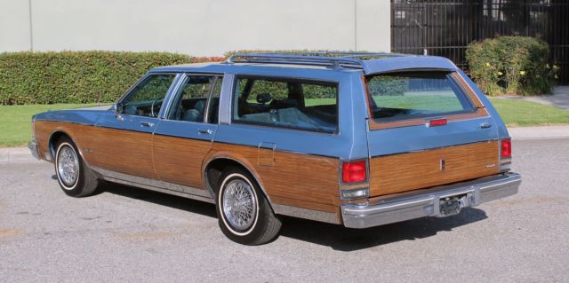 1988 Oldsmobile Custom Cruiser "Woody" Wagon, California One Owner - photo 7