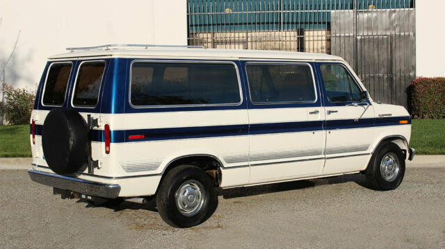 1989 Ford E-Series Van Club Wagon XL, 100% Rust Free, (310)259-5383 - photo 11