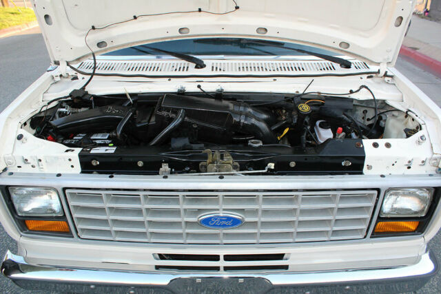1989 Ford E-Series Van Club Wagon XL, 100% Rust Free, (310)259-5383 - photo 13