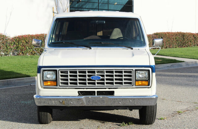1989 Ford E-Series Van Club Wagon XL, 100% Rust Free, (310)259-5383 - photo 3