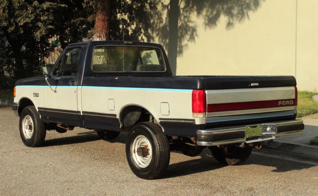 1989 Ford F-250 4x4, Lariat, Two Owner, 75k Orig Miles - photo 9
