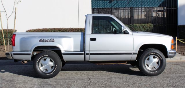 1990 Chevrolet C/K Pickup 1500 Stepside, 4x4, One Owner, 100% Rust Free - photo 4