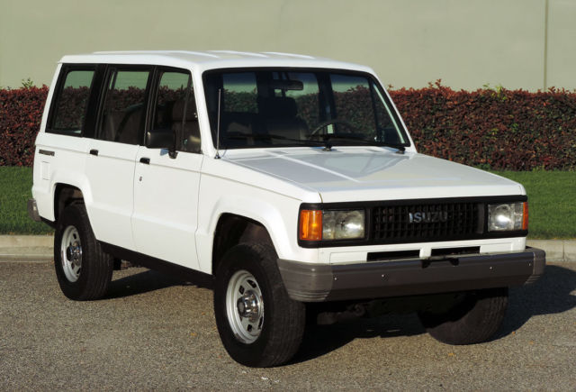 California Original, 1990 Isuzu Trooper 4X4, 100% Rust Free, ONE Owner, Runs A+ 1990 Isuzu Trooper 4x4, California SUV