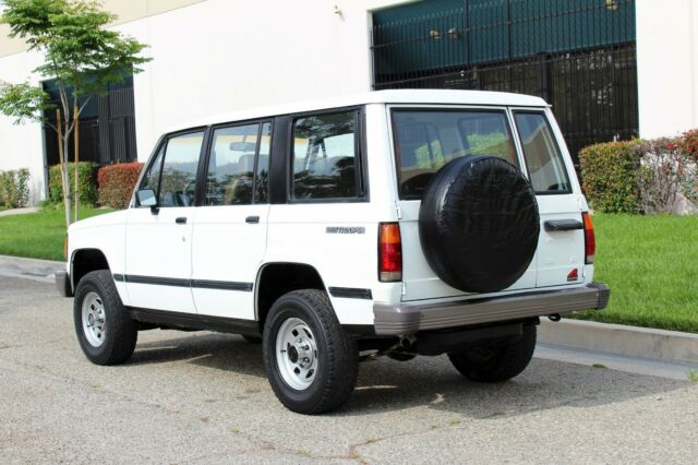 1990 Isuzu Trooper 99k Orig miles, 4x4,100% Rust Free,(310)-259-5383 - photo 10