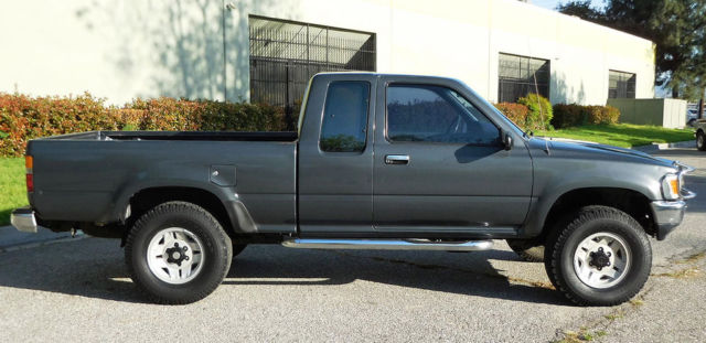 1990 Toyota pickup Pickup, California 4x4, SR5 - photo 2