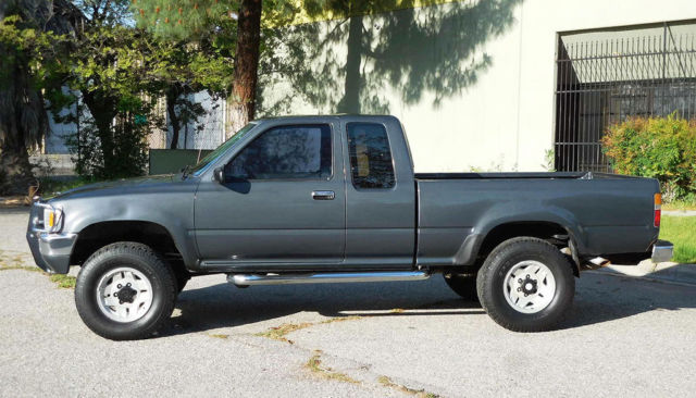 1990 Toyota pickup Pickup, California 4x4, SR5 - photo 3