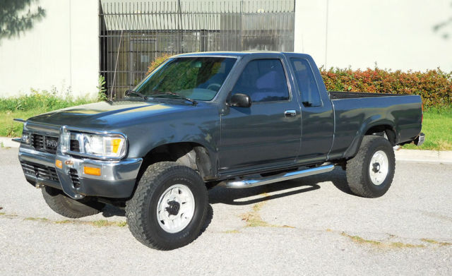 1990 Toyota pickup Pickup, California 4x4, SR5 - photo 5