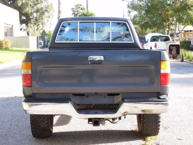 1990 Toyota pickup Pickup, California 4x4, SR5 - photo 8