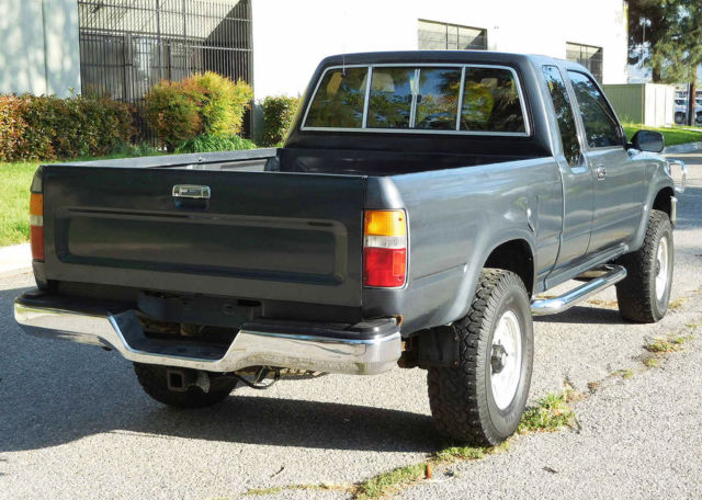 1990 Toyota pickup Pickup, California 4x4, SR5 - photo 9