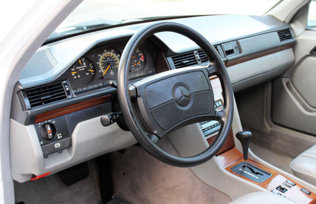 1991 Mercedes-Benz 300-Series 300 e - photo 11