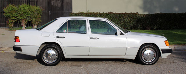 1991 Mercedes-Benz 300-Series 300 e - photo 4