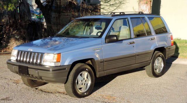 1993 Jeep Grand Cherokee Laredo 4x4 V-8, California One Owner - photo 7