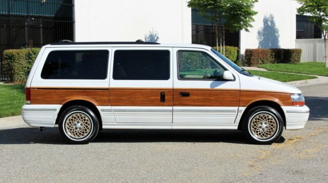 1994 Chrysler Town & Country "Woody" 100% Rust Free(310)259-5383 - photo 6