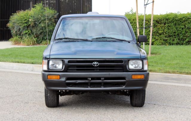 1994 Toyota Pickup California Original, Short bed, Runs A+ - photo 4