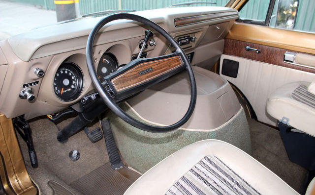 1976 Plymouth Voyager 