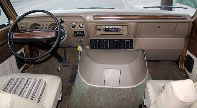 1976 Plymouth Voyager 