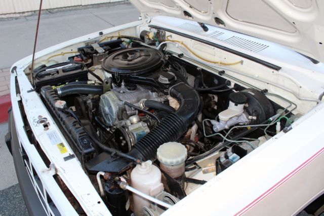 1986 Isuzu Pickup One owner, 4x4, Space Cab - photo 12